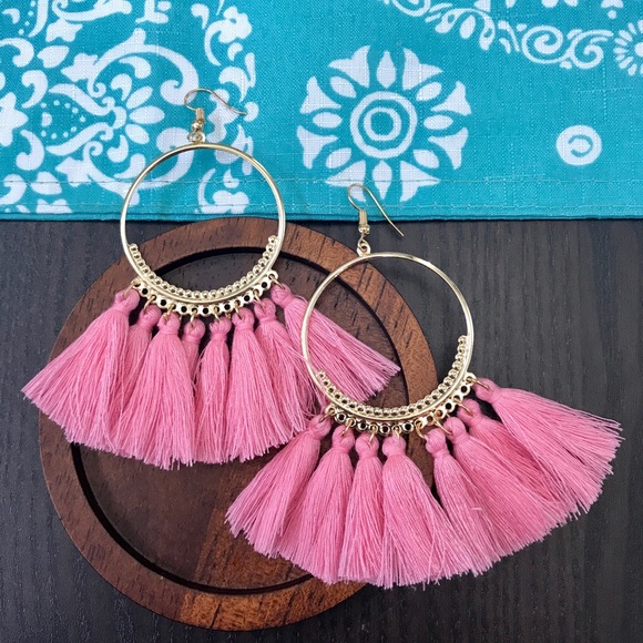 NEW!๐๐๐PINK!๐TASSEL HOOPS!๐๐๐SO BEAUTIFUL! - Picture 3 of 8
